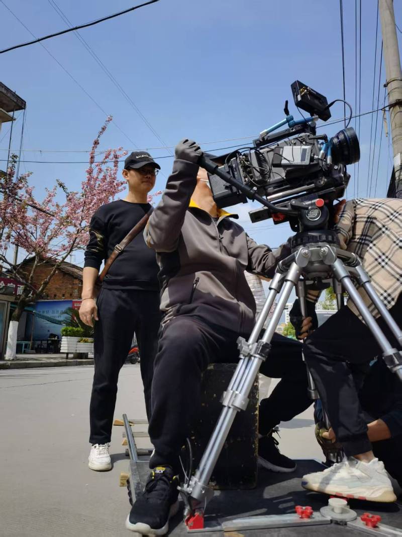 东川区广告片拍摄：快消品牌爆款之选，网感内容适配社媒传播！